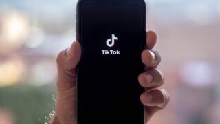 TikTokの再生回数が伸びない原因を5つ紹介！対処法や動画を伸ばす方法も解説